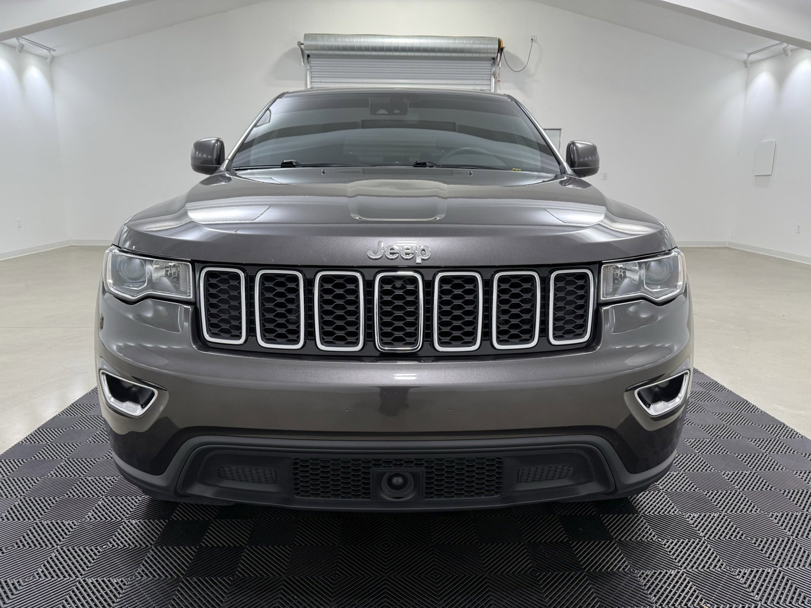 Used 2021 Jeep Grand Cherokee Laredo X image 2