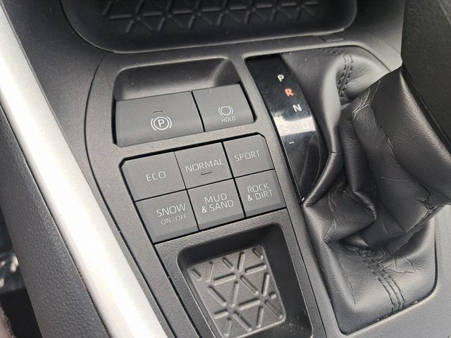 Used 2025 Toyota RAV4 XLE AWD/4WD image 20
