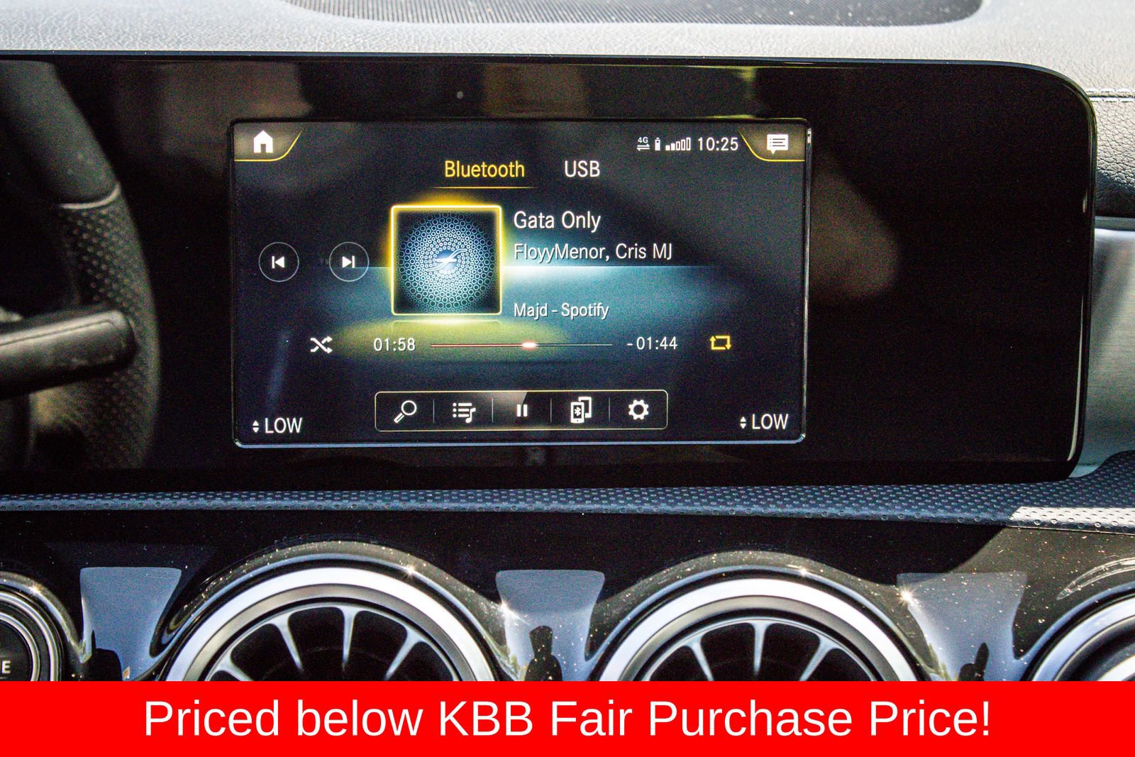 Used 2020 Mercedes-Benz A 220 4MATIC w/ AMG Line image 14