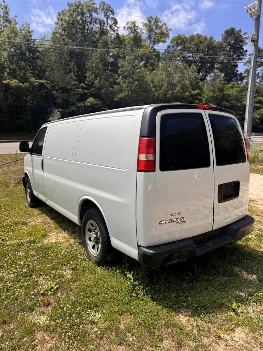 Used 2012 Chevrolet Express 1500 RWD image 3