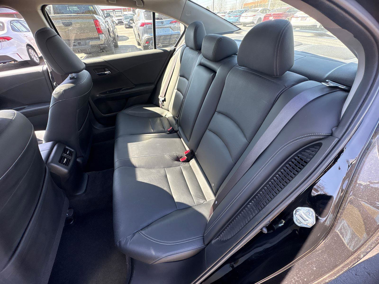 Used 2017 Honda Accord Touring image 11