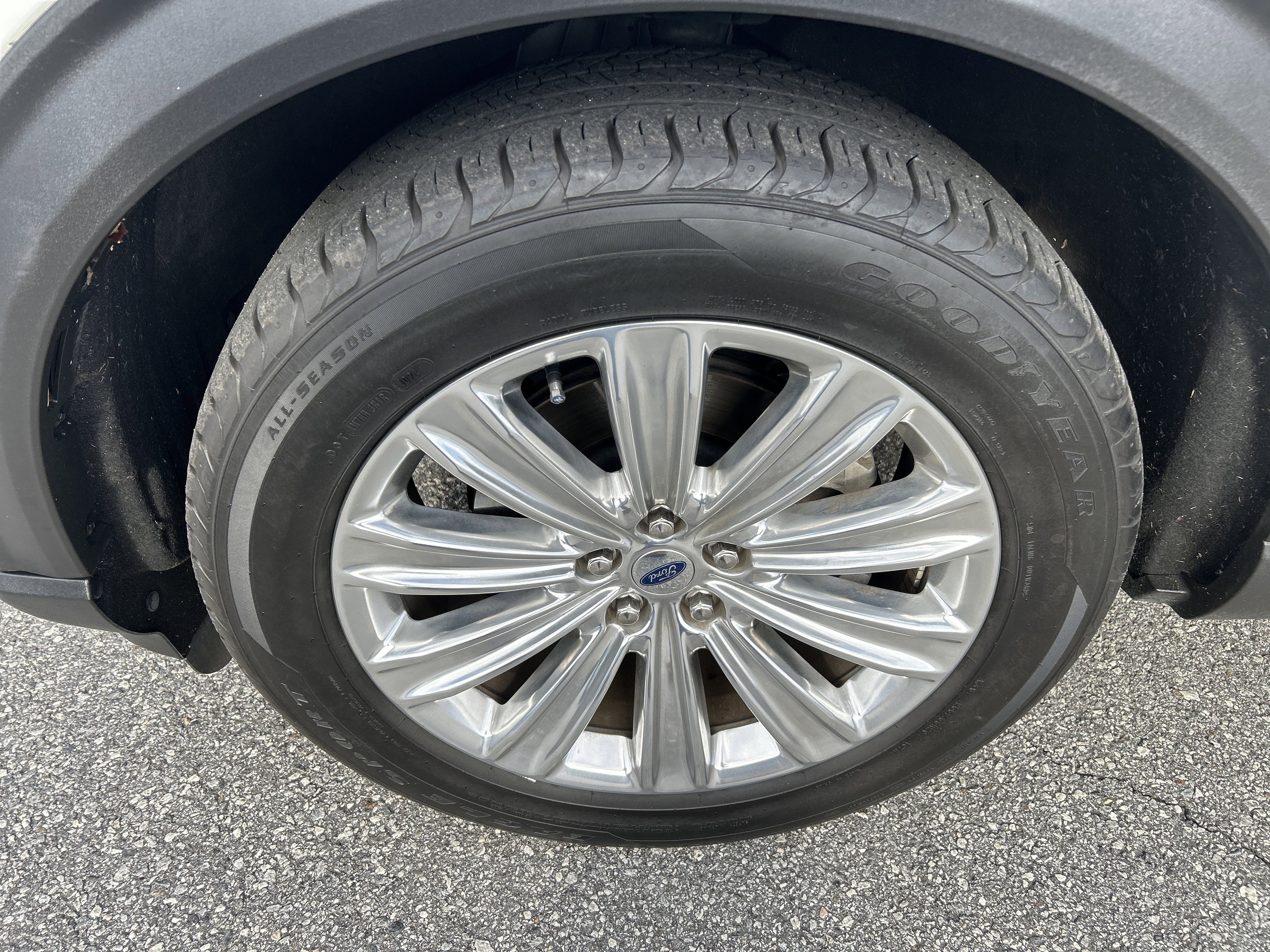 Used 2020 Ford Explorer Limited image 12