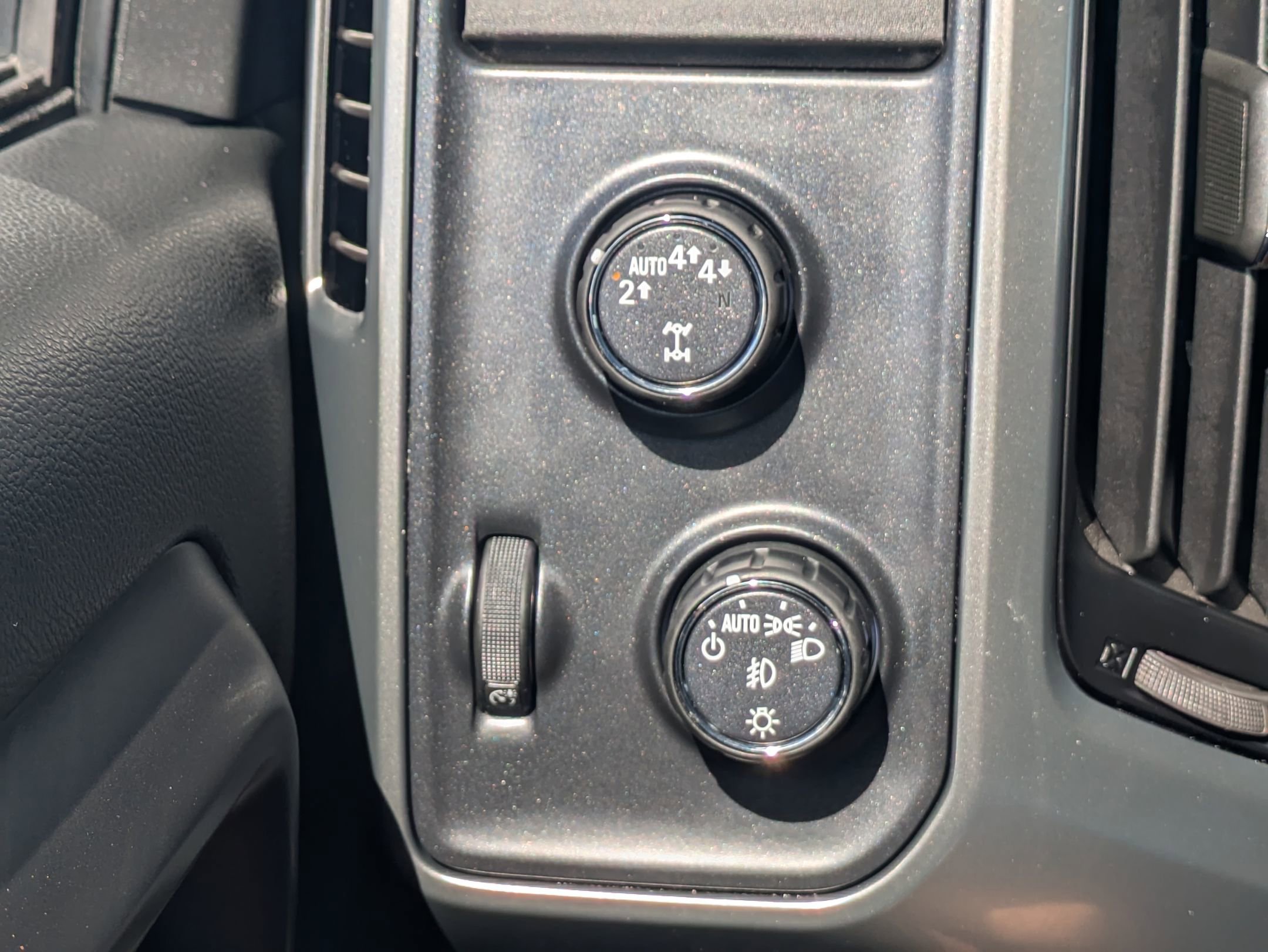 Used 2018 Chevrolet Silverado 1500 LT w/ All Star Edition image 17