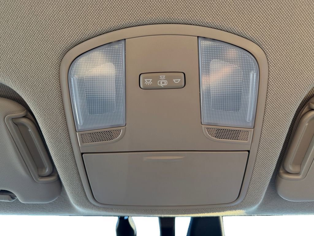 Used 2020 Hyundai Elantra Limited image 19