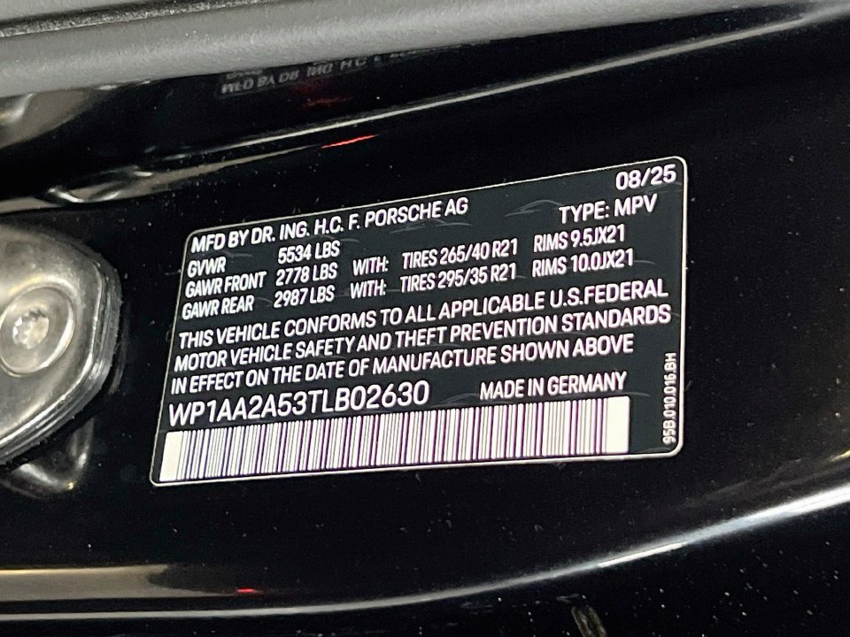 Certified 2026 Porsche Macan AWD/4WD image 35