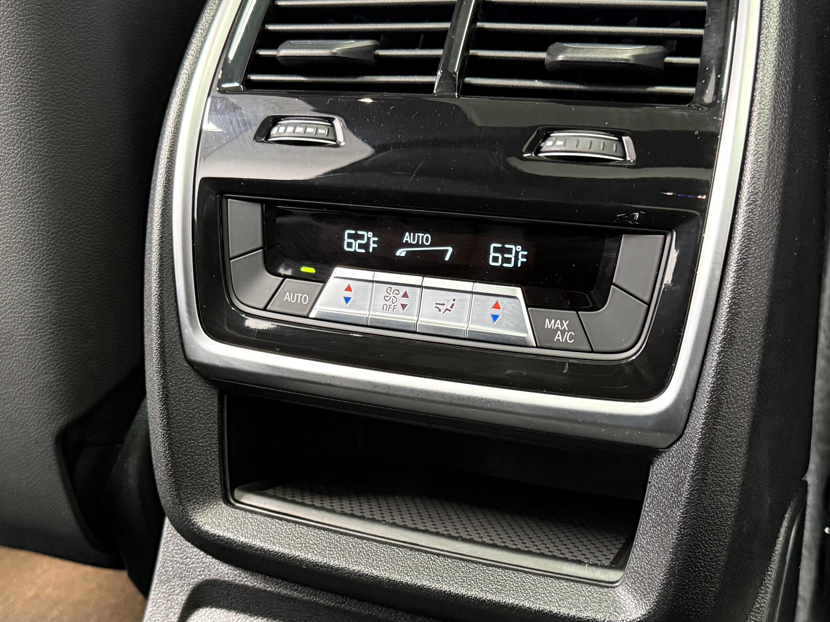 Used 2024 BMW X7 M60i AWD/4WD image 43