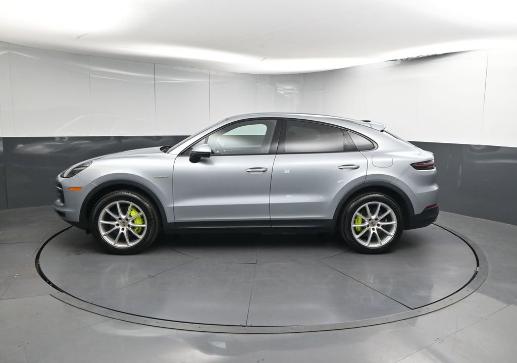 Used 2023 Porsche Cayenne Coupe image 2