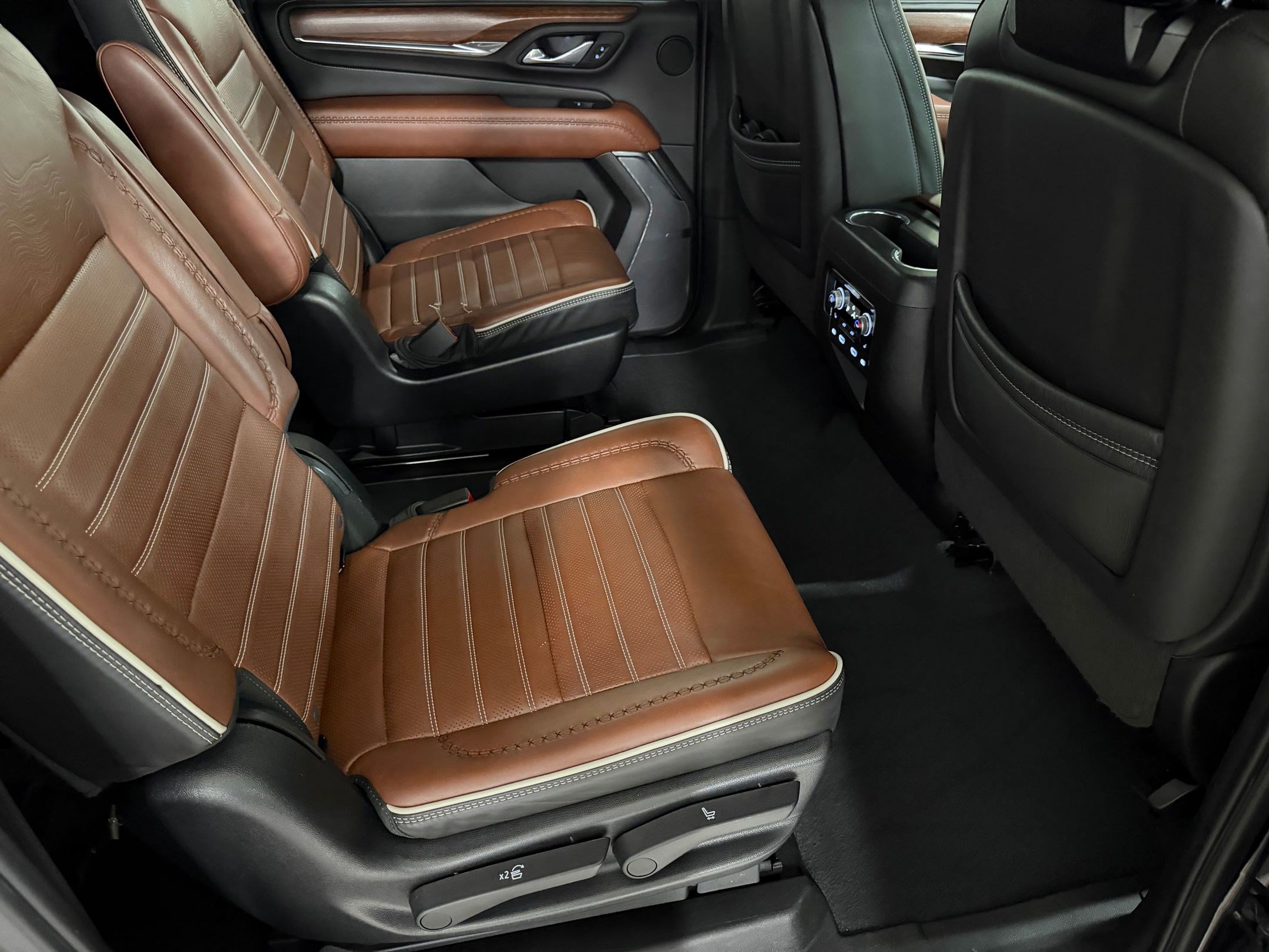 Used 2023 GMC Yukon XL Denali Ultimate AWD/4WD image 45