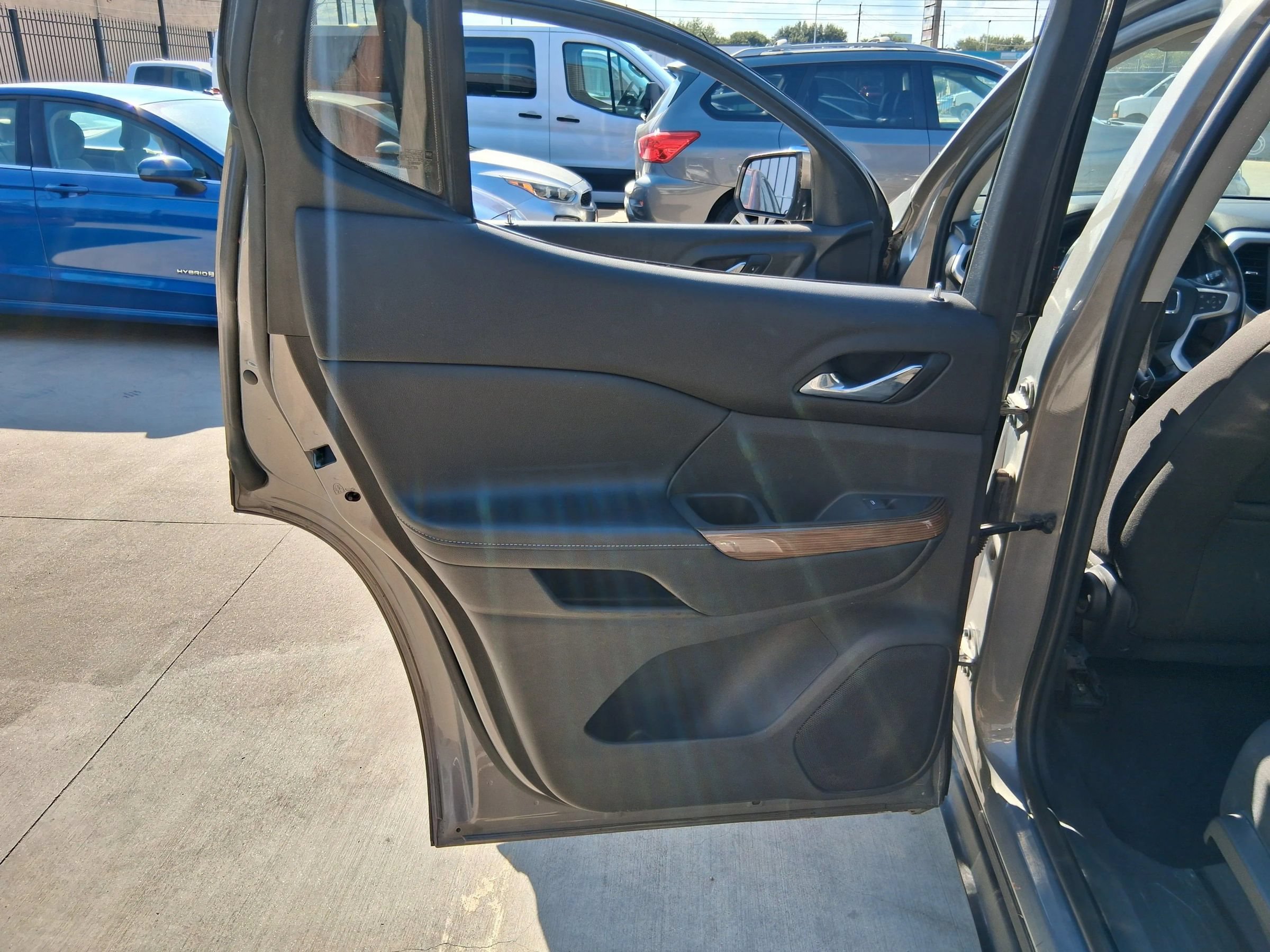Used 2019 GMC Acadia SLE AWD/4WD image 25
