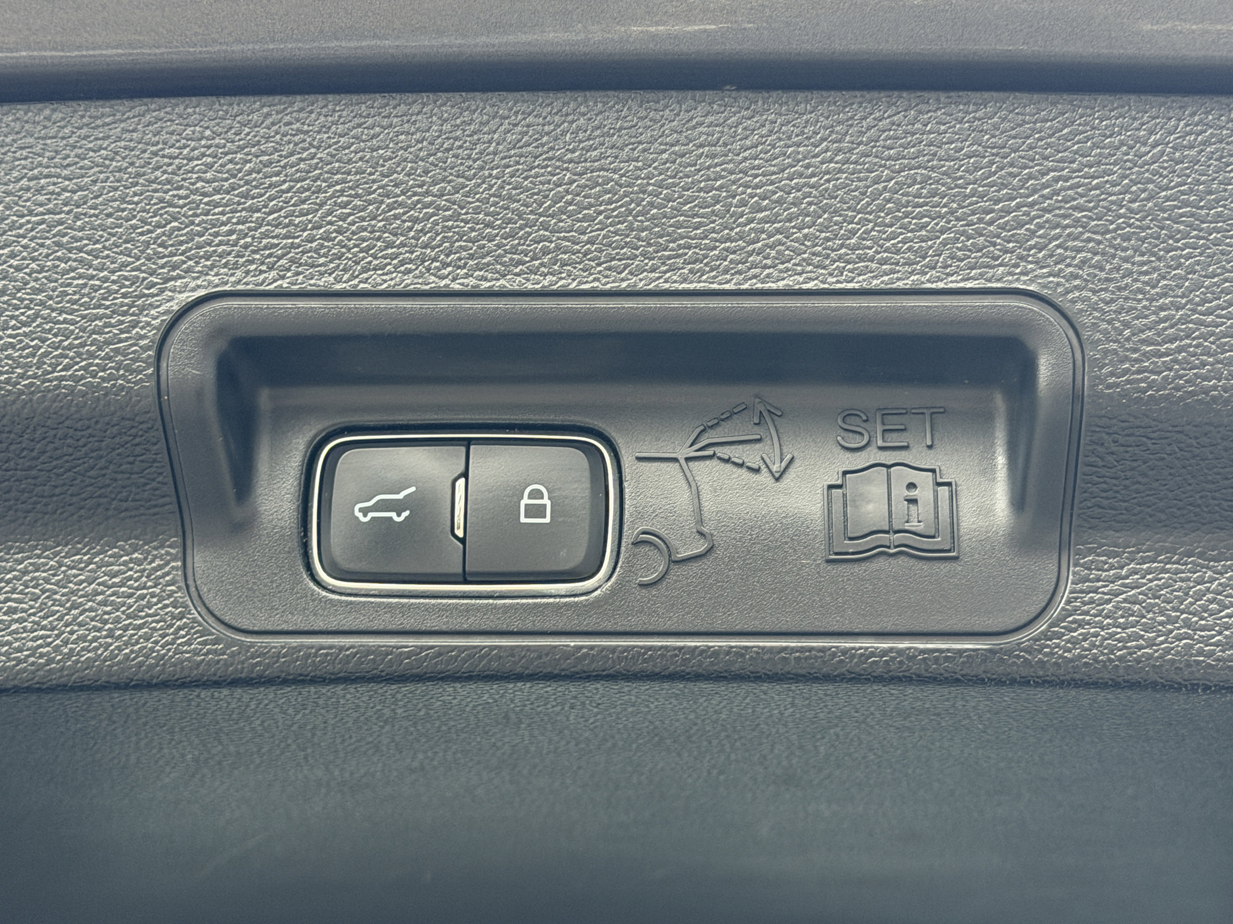 Certified 2023 Ford Explorer Limited w/ Hybrid Equipment Group 310A image 10
