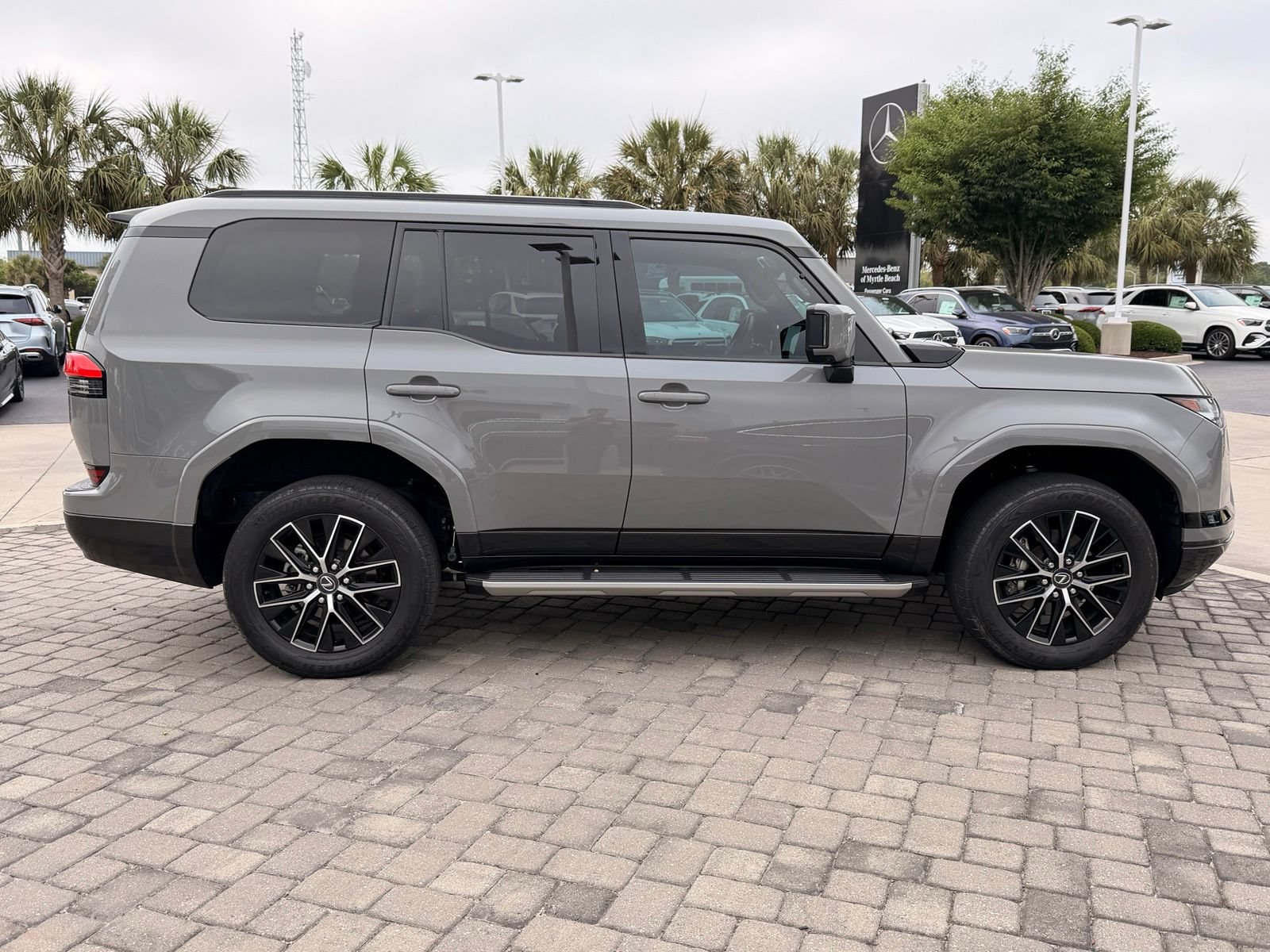 Used 2024 Lexus GX 550 w/ Accessory Package (2T) AWD/4WD image 8