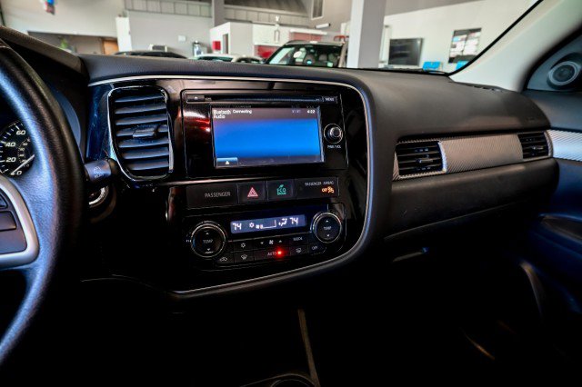 Used 2014 Mitsubishi Outlander SE AWD/4WD image 36