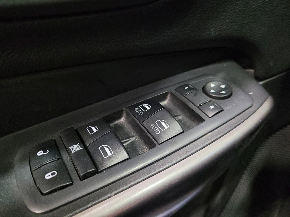 Used 2019 Jeep Cherokee Latitude w/ Popular Appearance Group FWD image 27