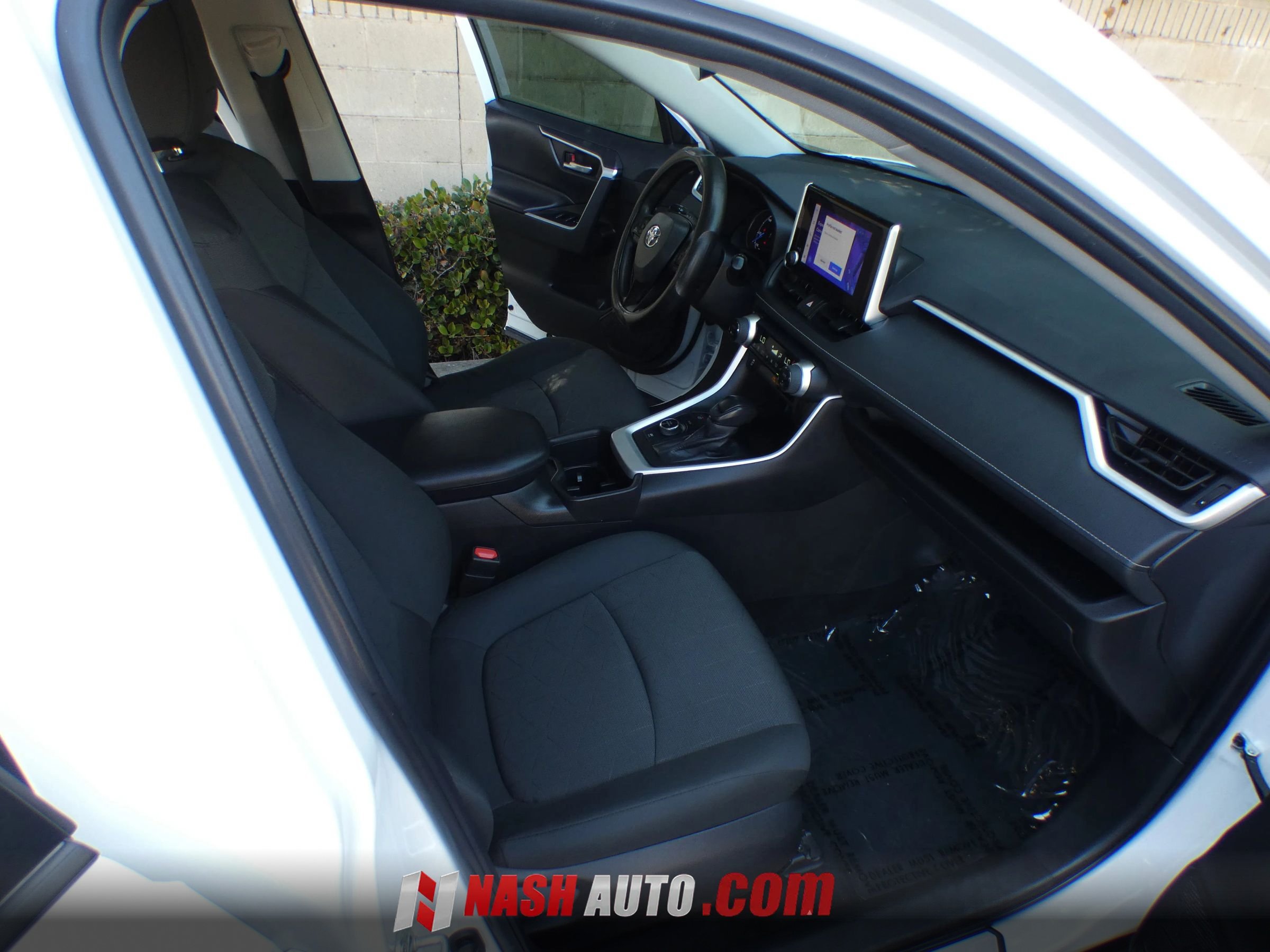 Used 2023 Toyota RAV4 AWD Hybrid image 28