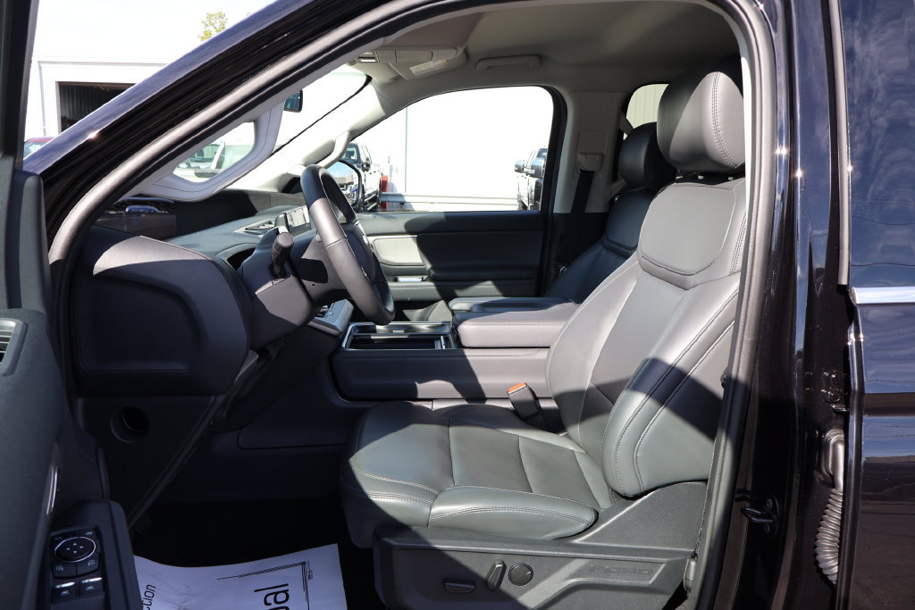 Used 2026 Ford Expedition Active AWD/4WD image 17