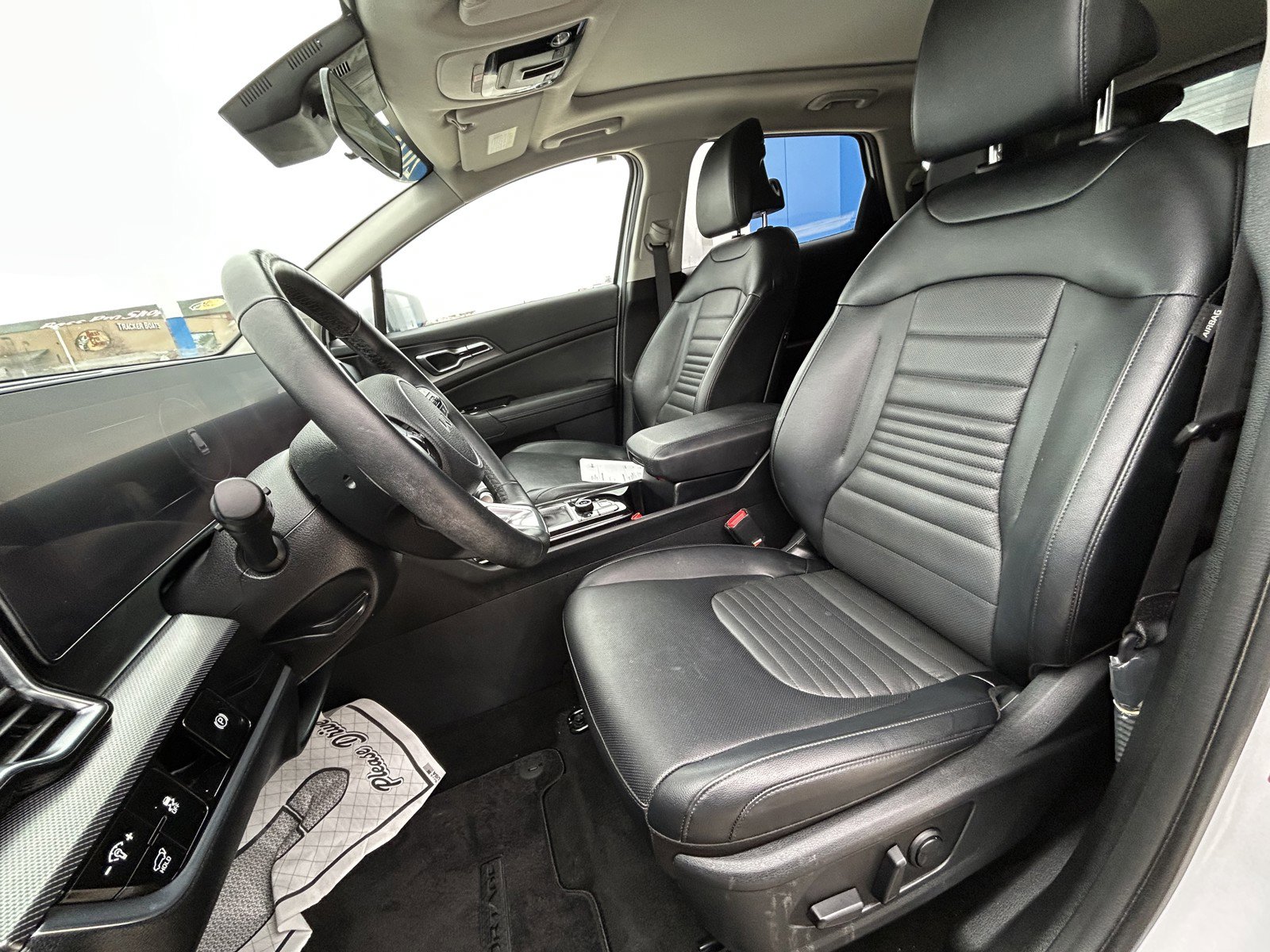 Used 2025 Kia Sportage SX image 11