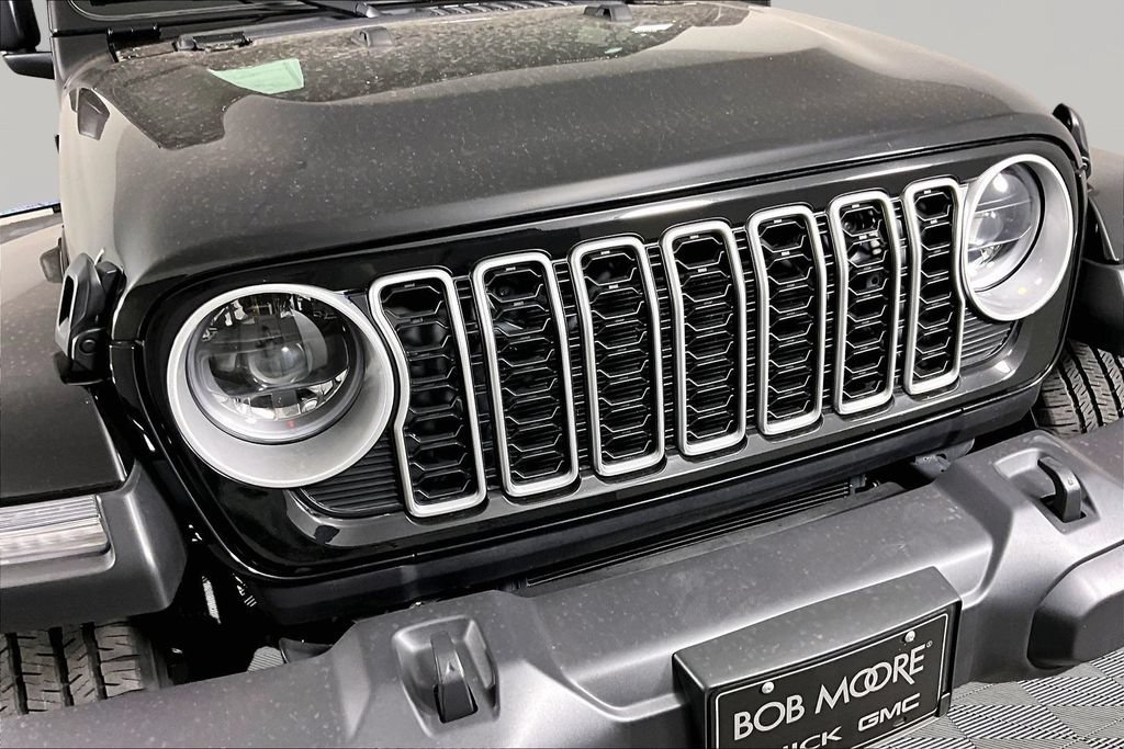Used 2025 Jeep Wrangler Unlimited Sahara AWD/4WD image 31