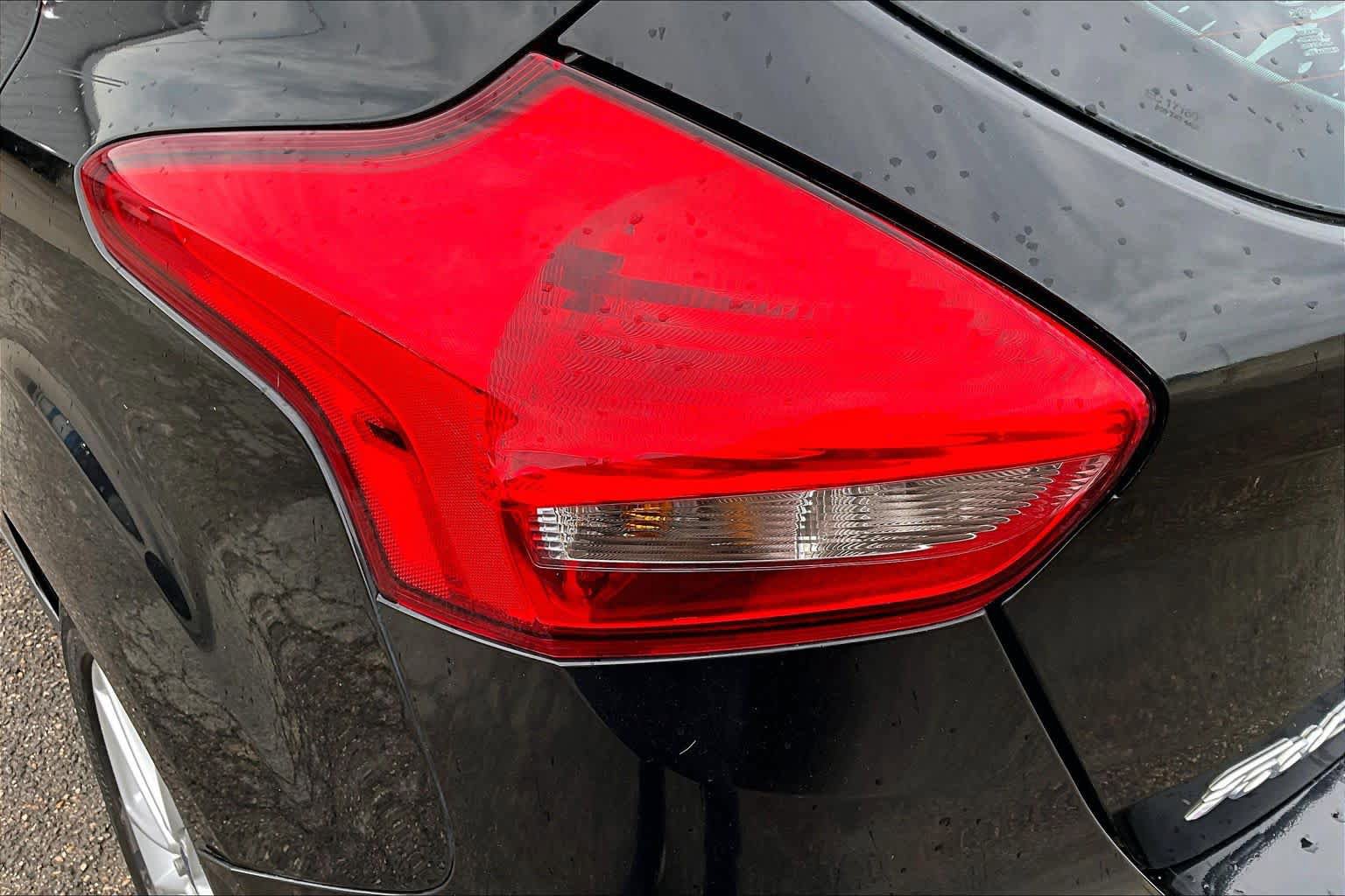 Used 2015 Ford Focus SE FWD image 28