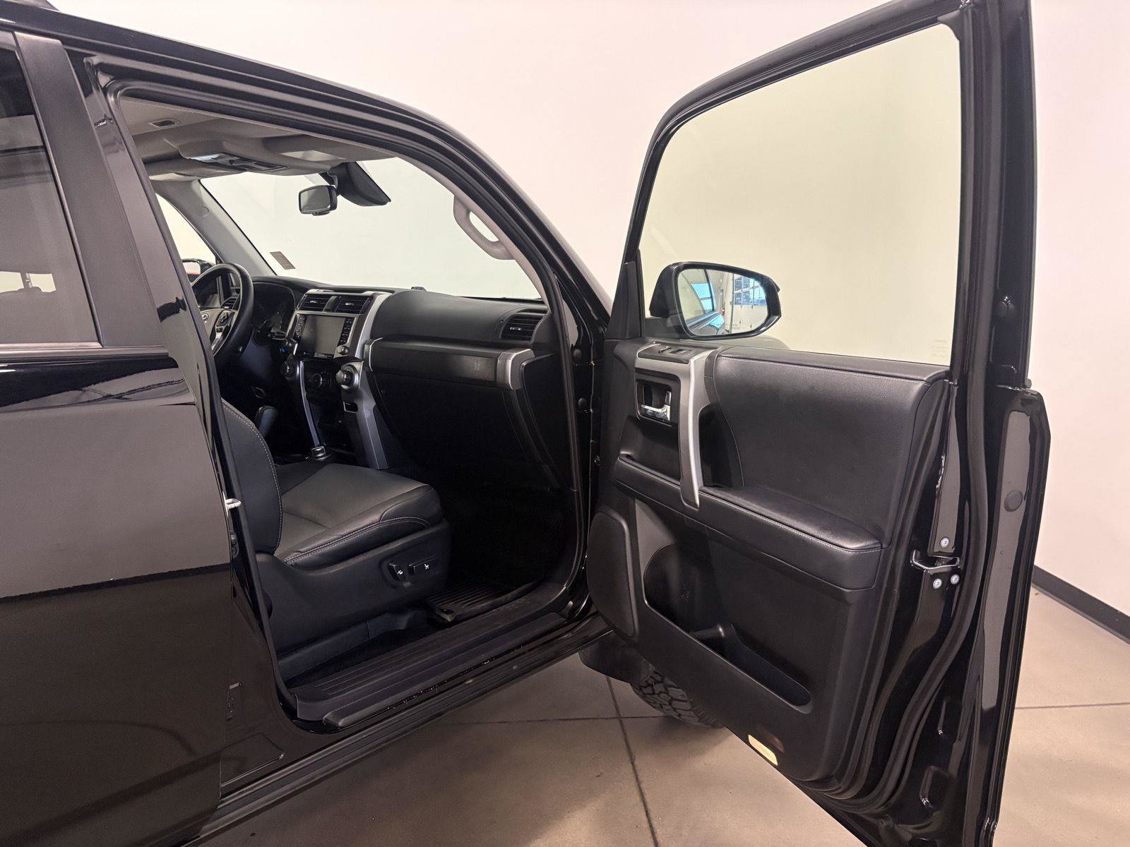 Used 2021 Toyota 4Runner SR5 Premium w/ Moonroof Package AWD/4WD image 43