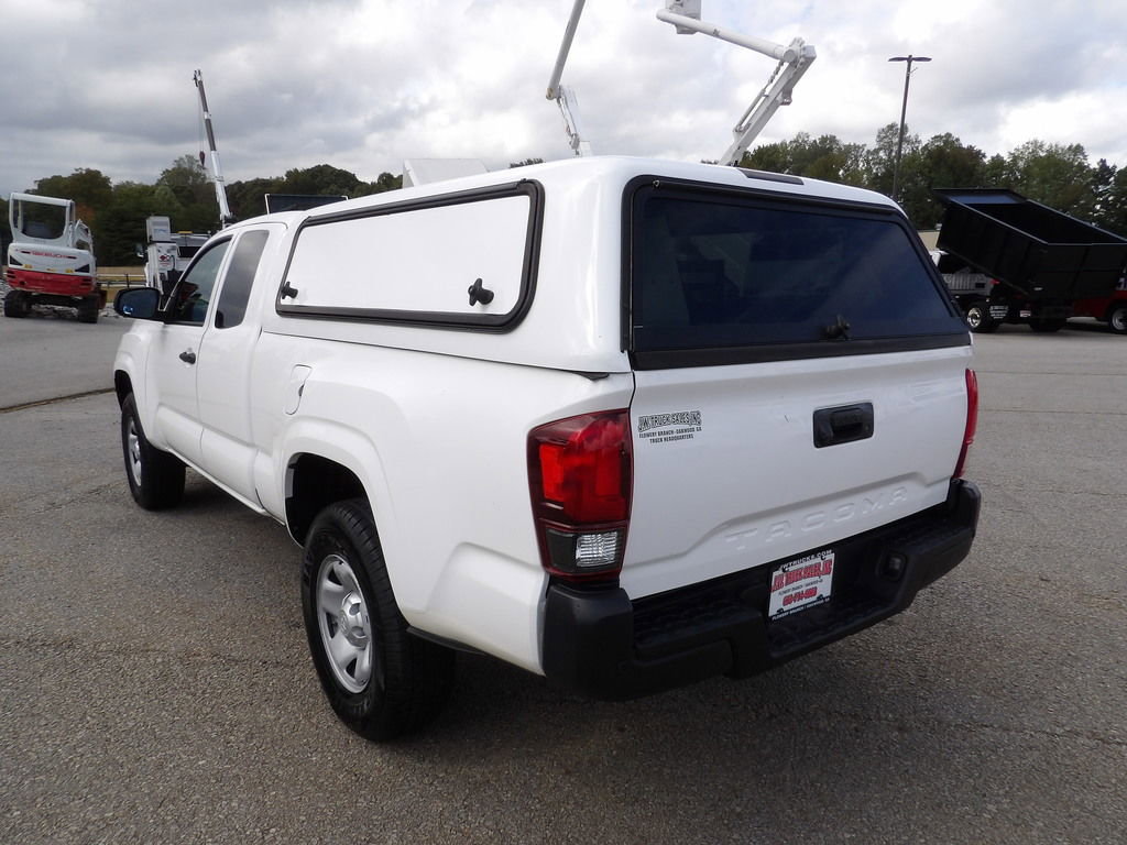 Used 2022 Toyota Tacoma SR image 5