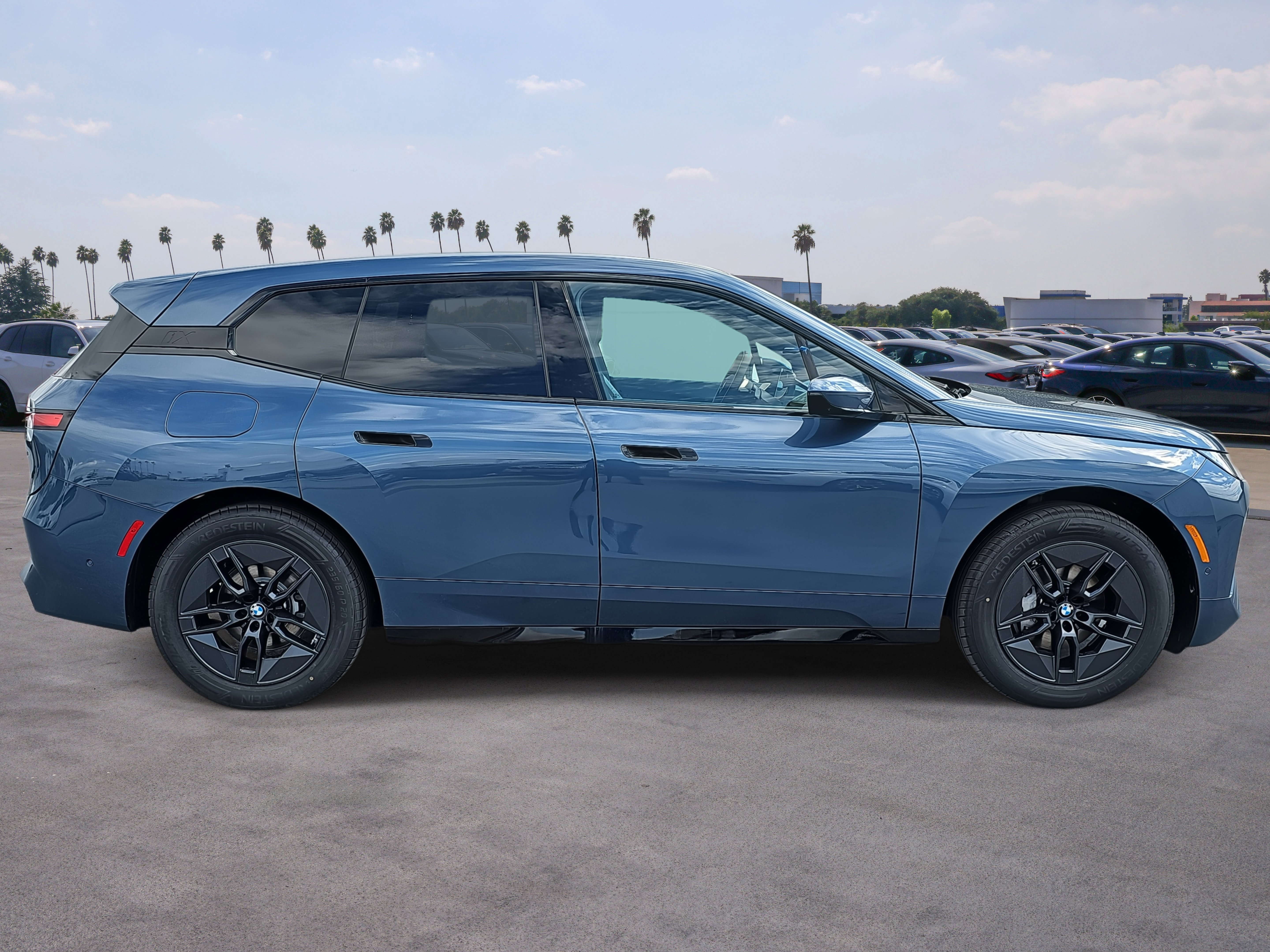 New 2026 BMW iX xDrive60 w/ Premium Package image 4