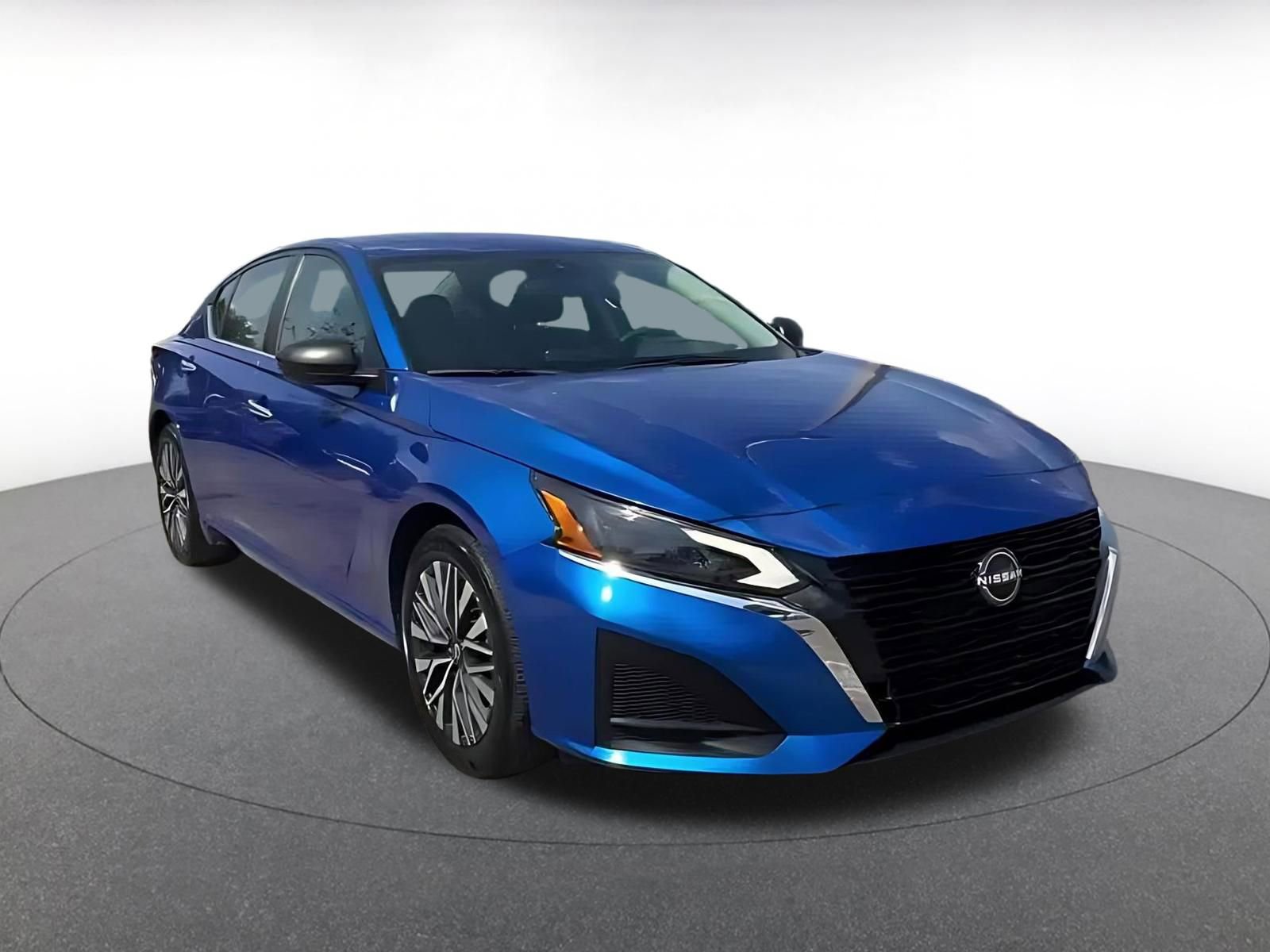 Used 2025 Nissan Altima 2.5 SV FWD image 3