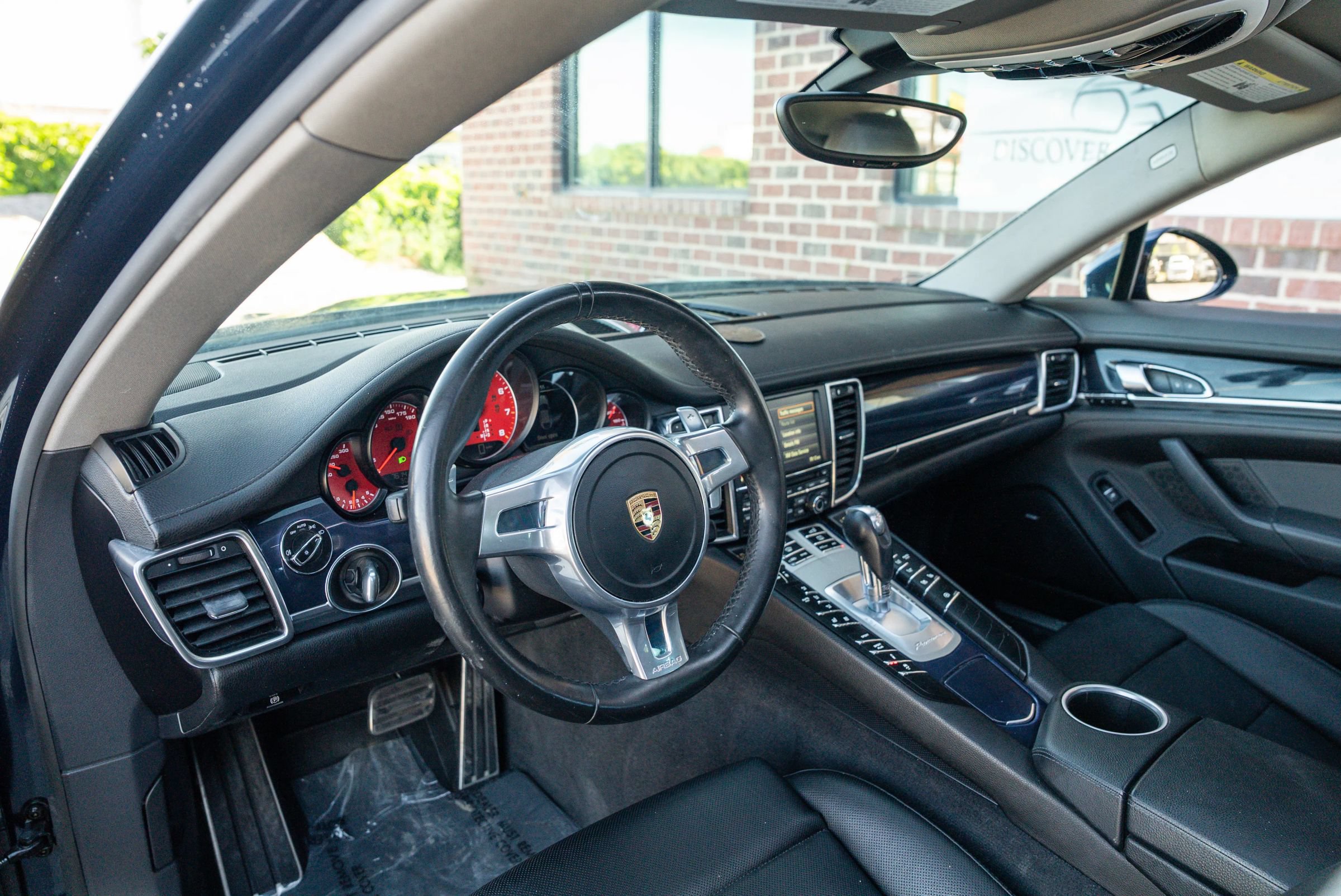 Used 2016 Porsche Panamera RWD image 16