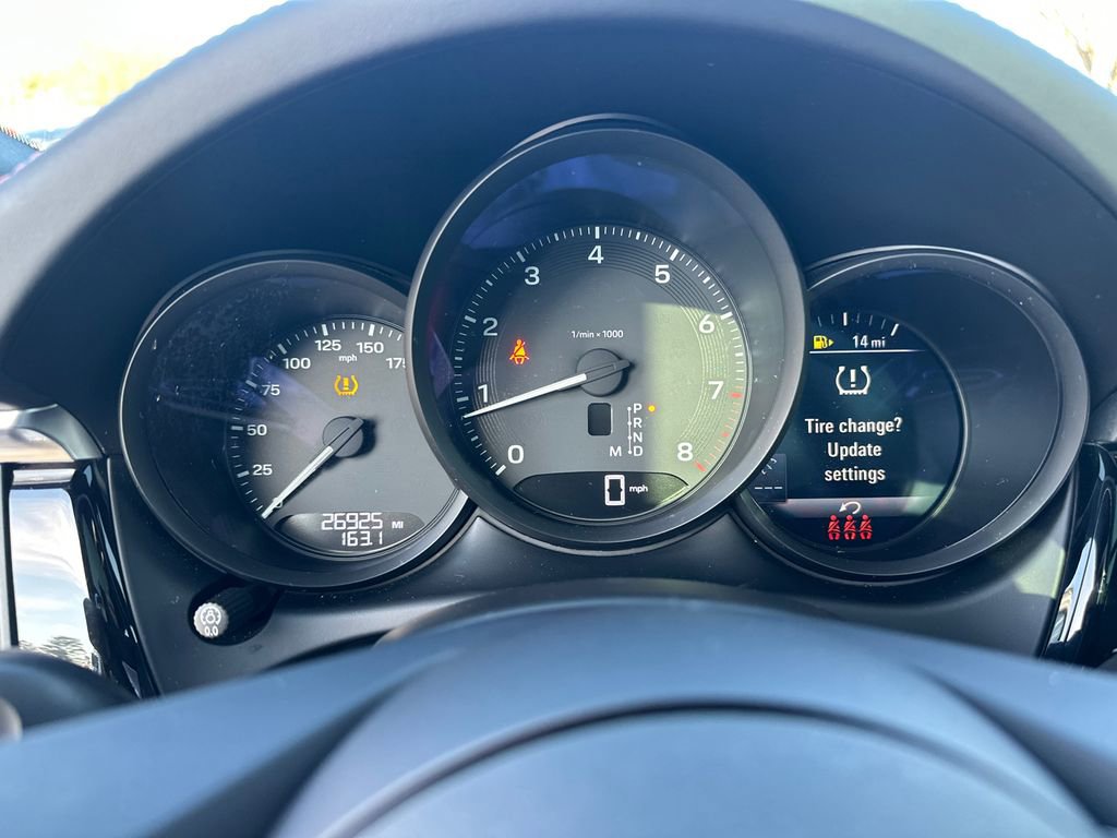 Used 2022 Porsche Macan Base image 27