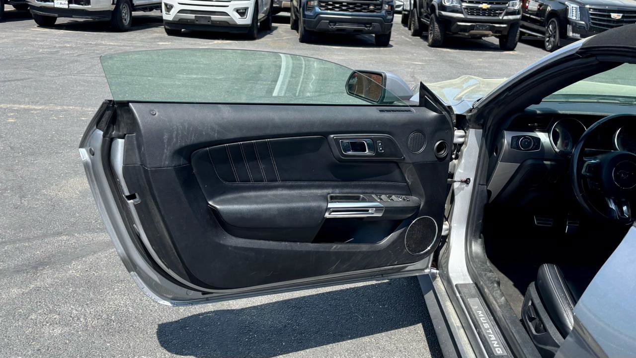 Used 2022 Ford Mustang Premium RWD image 11