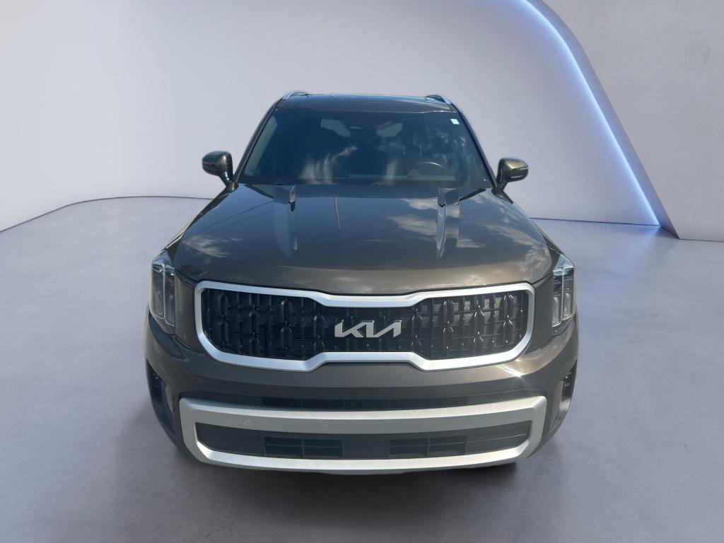 Used 2024 Kia Telluride EX w/ EX Captain's Chair Package FWD image 2