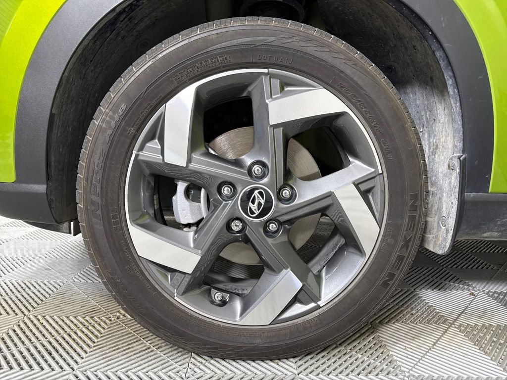 Used 2024 Hyundai Venue SEL image 18