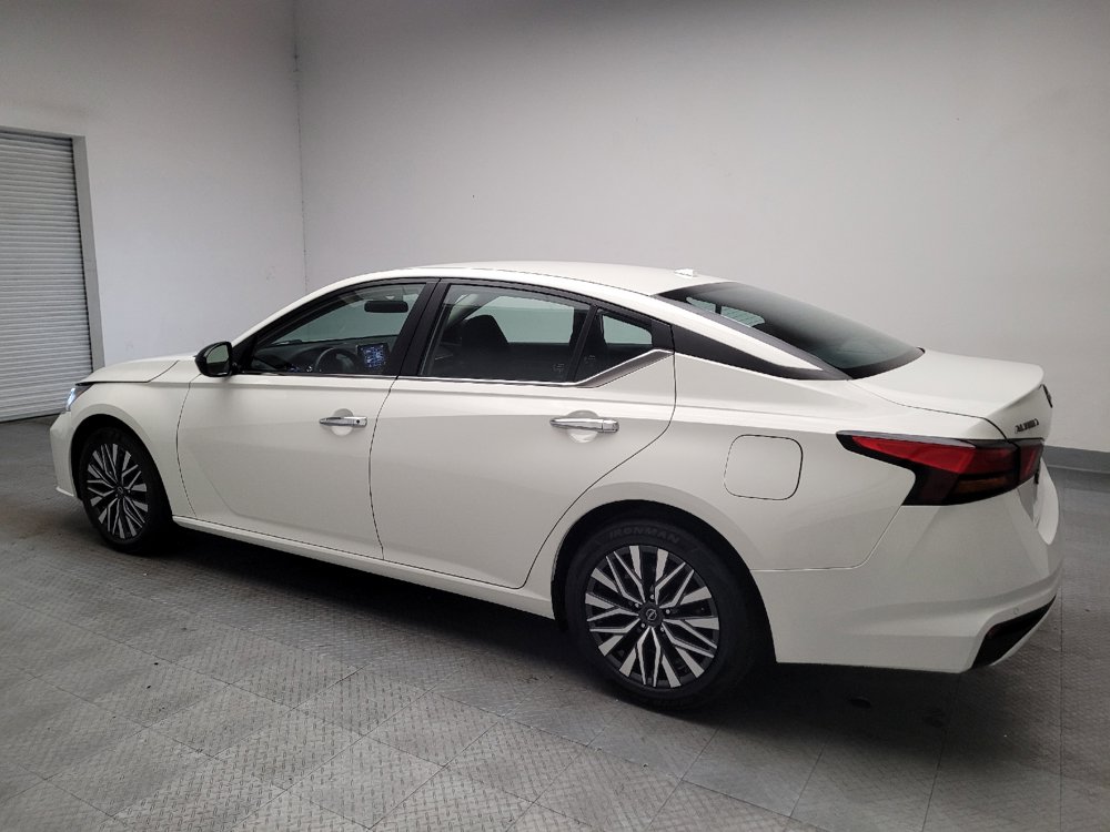 Used 2025 Nissan Altima 2.5 SV FWD image 3