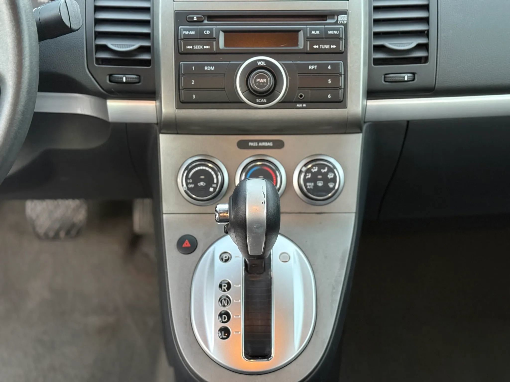 Used 2010 Nissan Sentra 2.0 FWD image 25