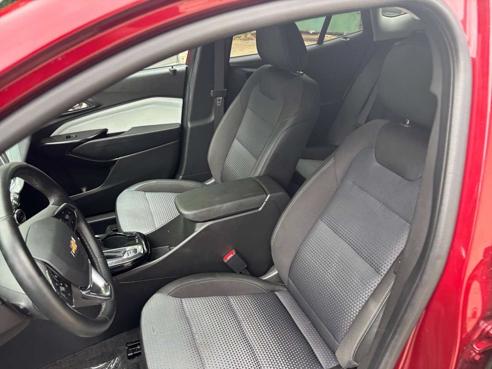 Used 2025 Chevrolet Trax LT w/ LT Convenience Package FWD image 19