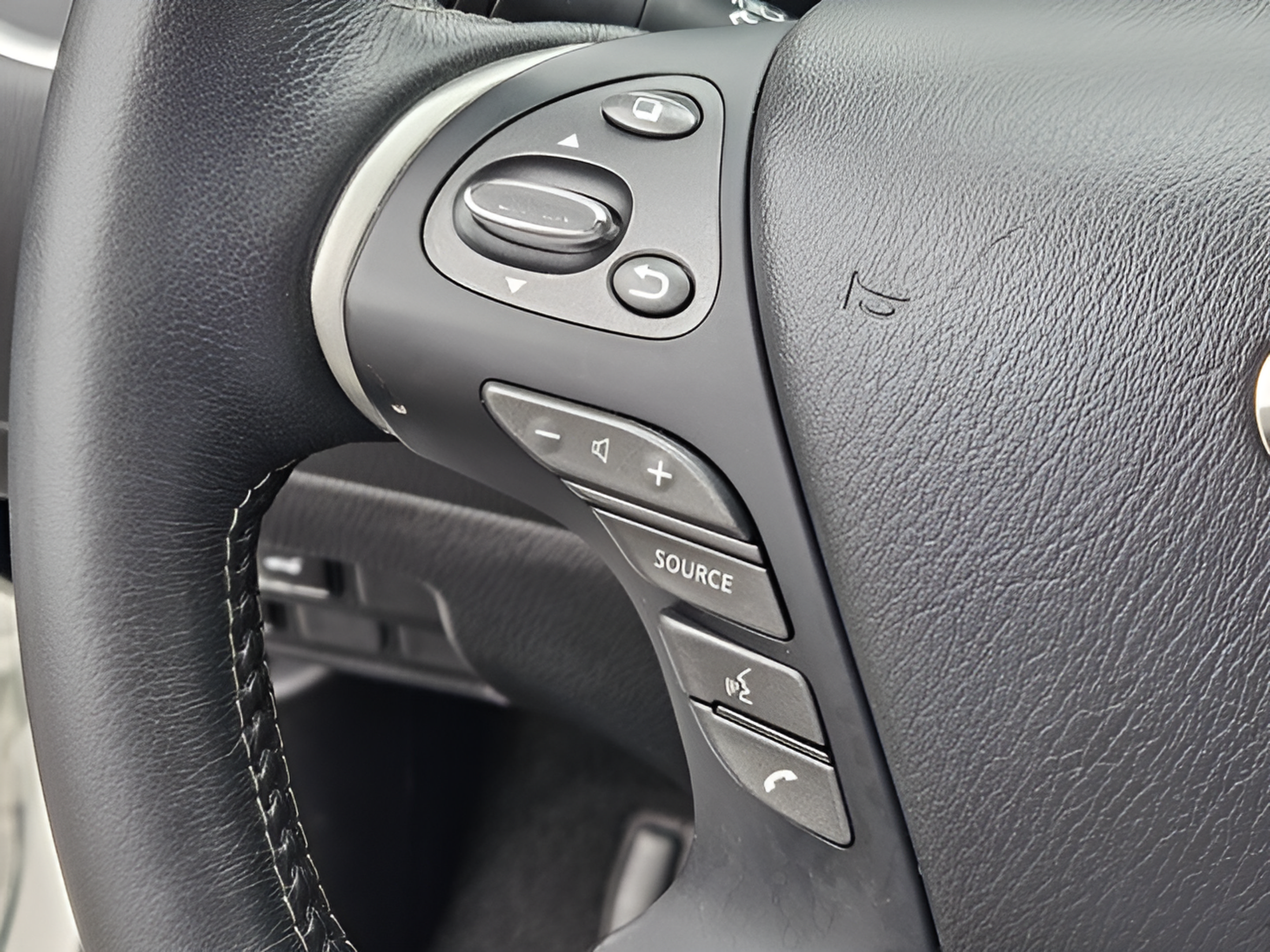 Used 2020 INFINITI QX60 Luxe w/ Essential Package FWD image 26