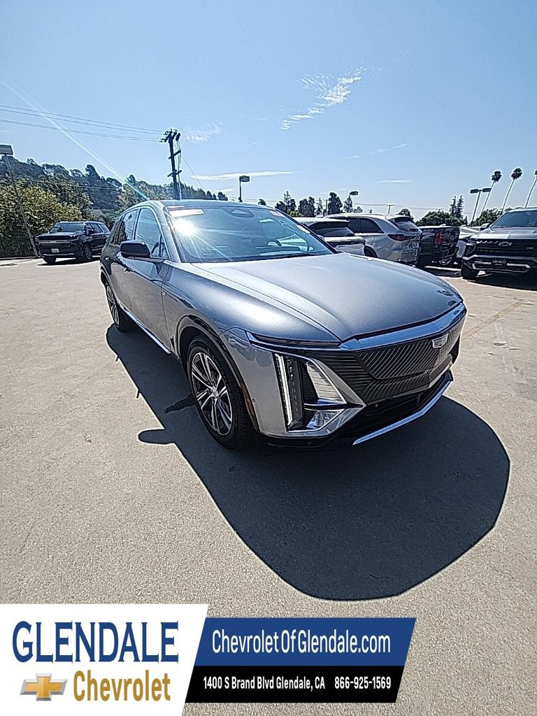 Used 2024 Cadillac Lyriq Luxury w/ LPO, Floor Liner Package RWD image 8