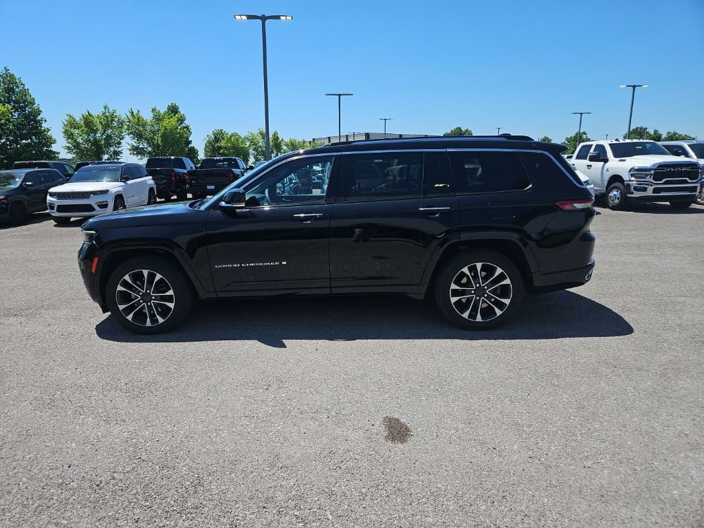 Used 2023 Jeep Grand Cherokee L Overland w/ Rear Seat Video Group I AWD/4WD image 4