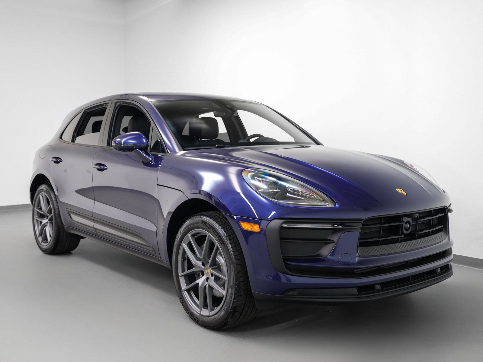Used 2025 Porsche Macan AWD/4WD image 10