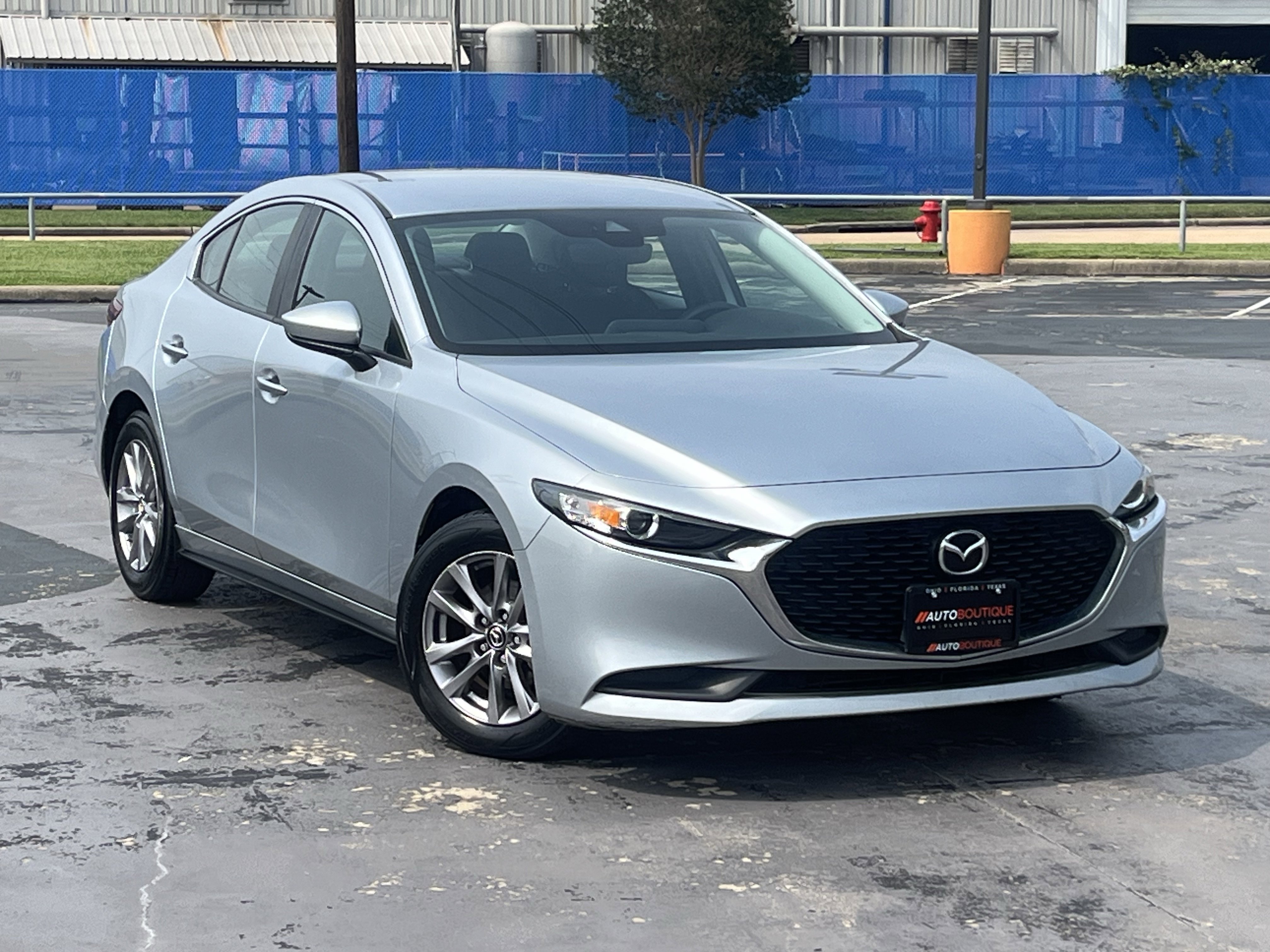 Used 2020 MAZDA MAZDA3 Sedan FWD image 3