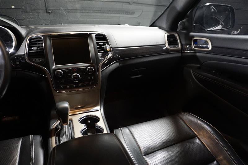 Used 2017 Jeep Grand Cherokee Overland w/ Jeep Active Safety Group image 15