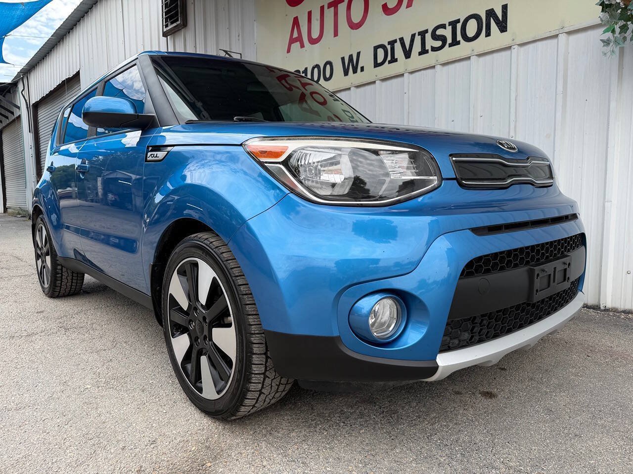 Used 2017 Kia Soul + w/ Designer's Package FWD image 2