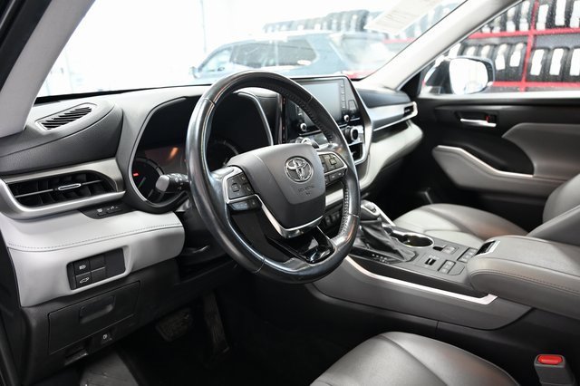 Used 2021 Toyota Highlander XLE image 23