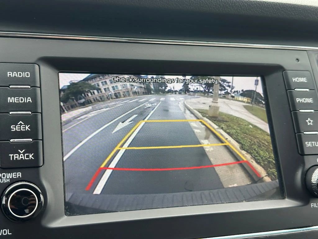 Used 2021 Kia Sedona LX image 16