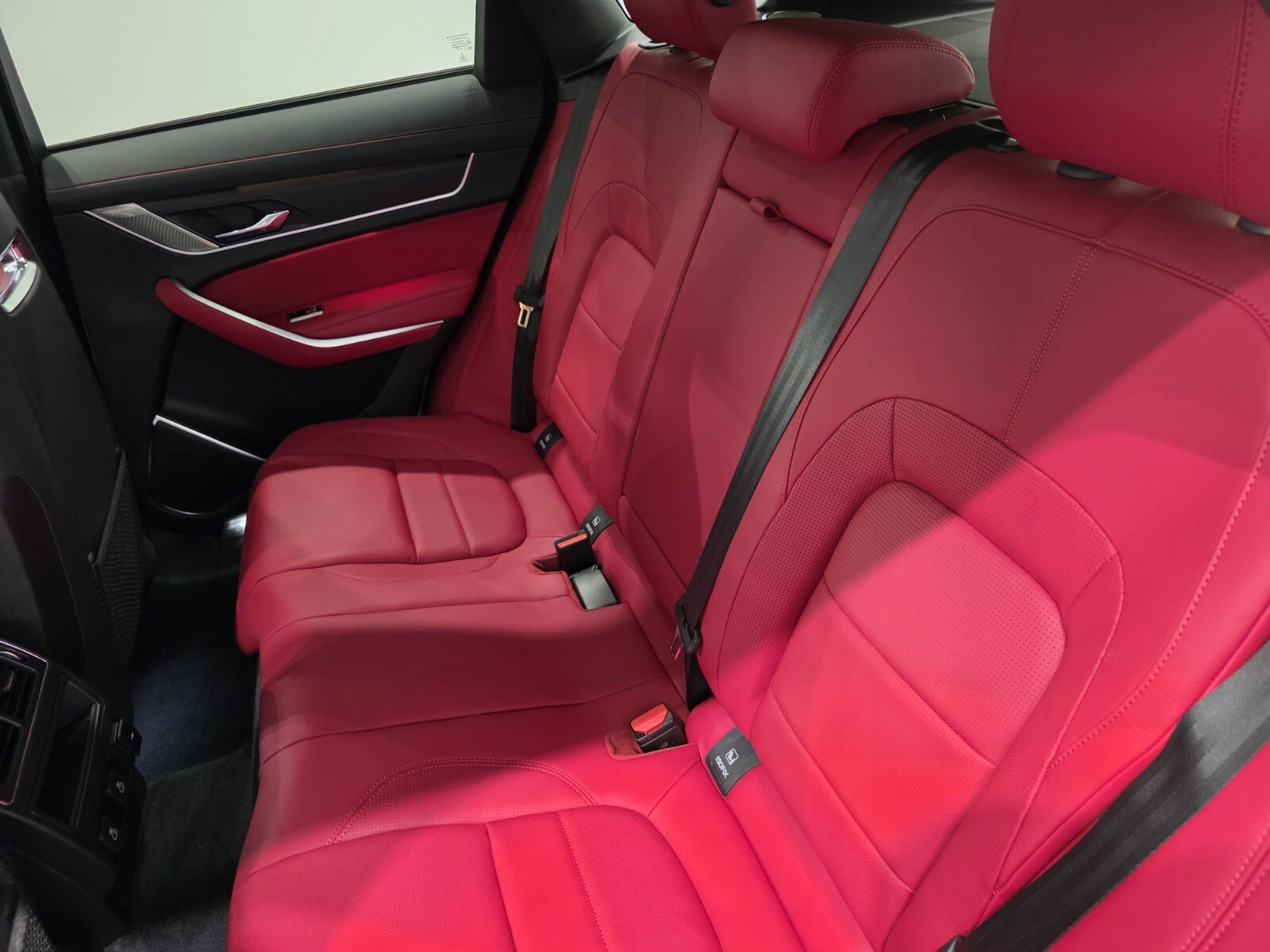 New 2026 Jaguar F-PACE R-Dynamic S image 13