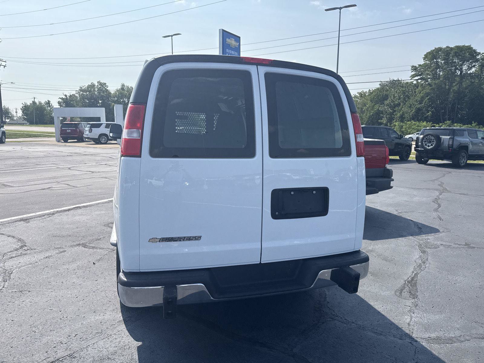 Used 2024 Chevrolet Express 2500 w/ Driver Convenience Package RWD image 3