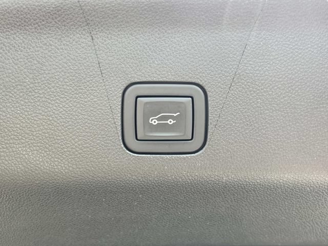 Used 2023 GMC Yukon Denali AWD/4WD image 11