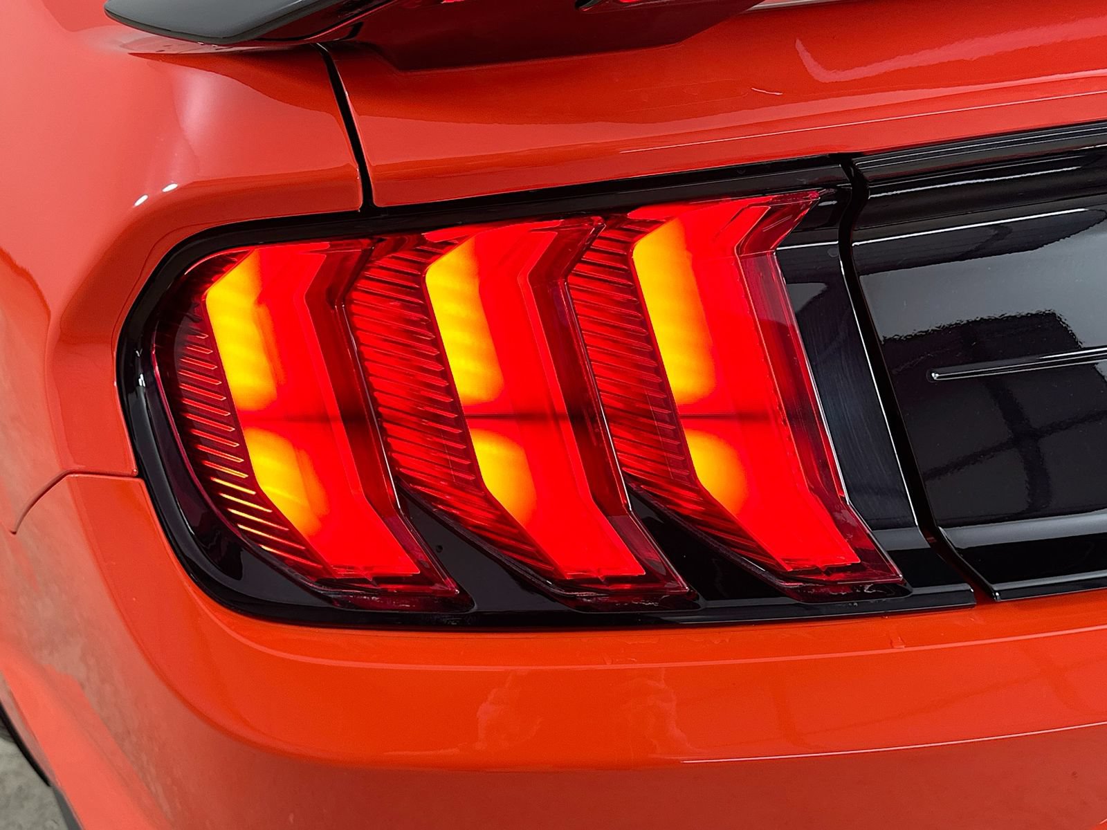 Used 2022 Ford Mustang Shelby GT500 w/ Handling Package RWD image 13