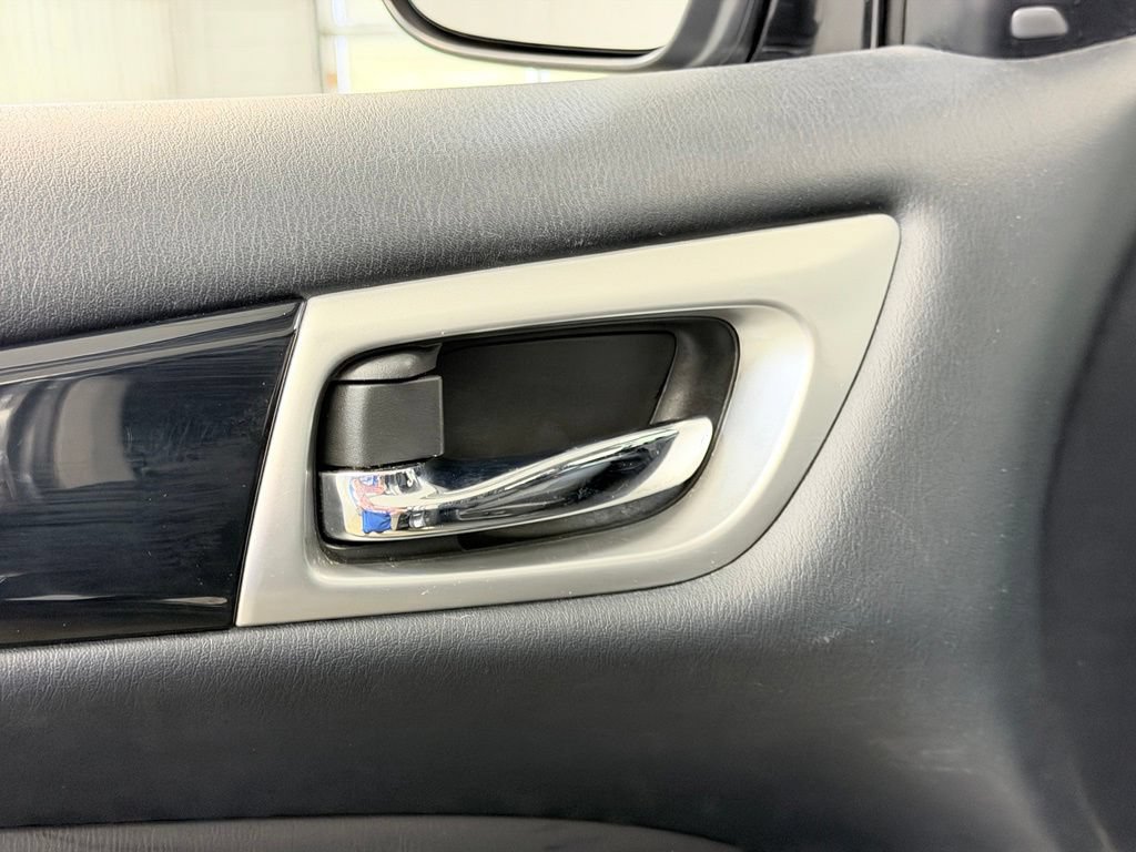 Used 2019 Nissan Pathfinder SV FWD image 9