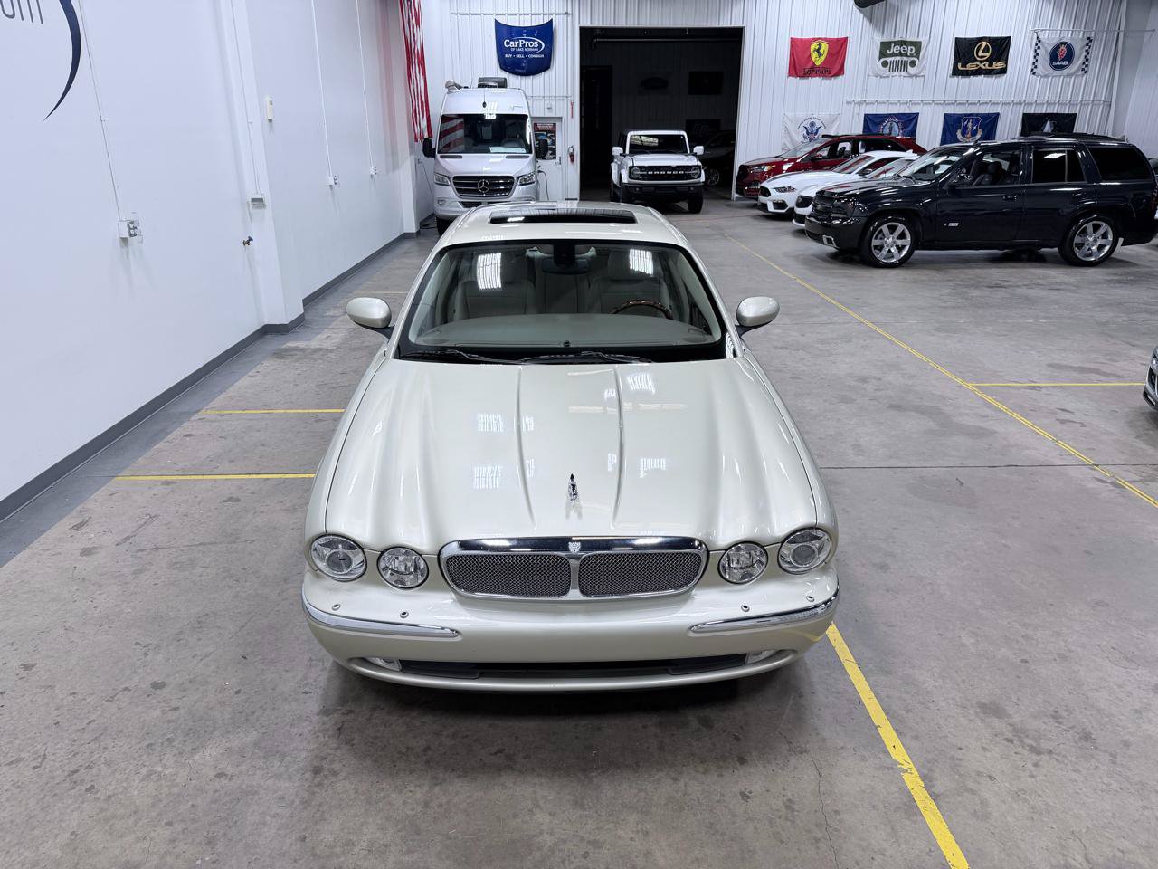 Used 2006 Jaguar XJ8 RWD image 2