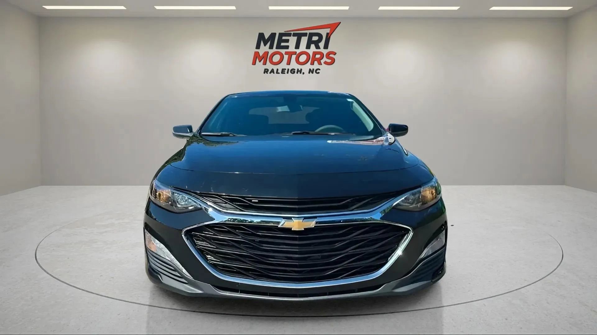 Used 2020 Chevrolet Malibu LT image 2